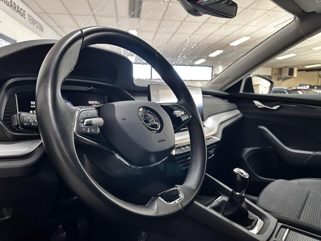 Skoda OCTAVIA Combi 1.0 TSI Business Edition/ VIRTUAL DASH./ Elek. Kofferklep/ Apple + Android/ DAB+/ LED Koplampen/ Keyless-Go/ Lane-Assist./ PDC V+A/ 16'' LMV/ Navi/ Cruise/ Extra getint glas.