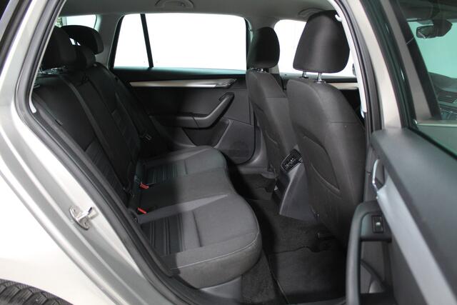 Skoda OCTAVIA Combi 1.0 TSI Ambition Business | DSG | Carplay | Dealer Onderhouden