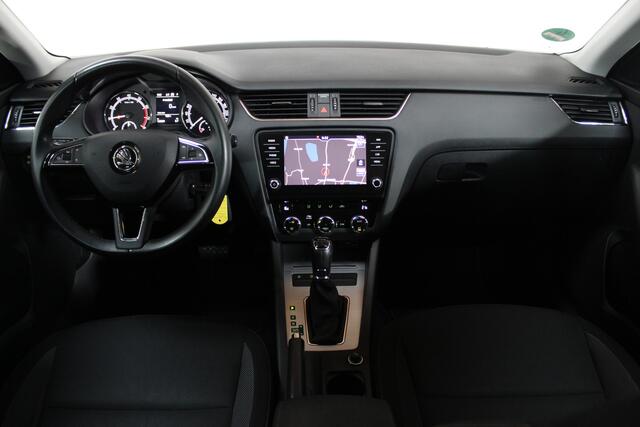 Skoda OCTAVIA Combi 1.0 TSI Ambition Business | DSG | Carplay | Dealer Onderhouden