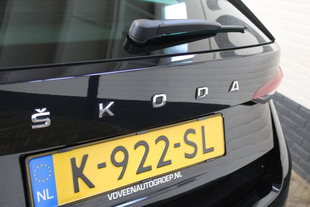 Skoda OCTAVIA Combi 1.0 TSI Sport Business | Incl. 12 maanden garantie | Cruise control | Climate control | Apple carplay/Android auto | Parkeersensoren | DAB radio | Navigatie |