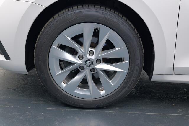 Skoda OCTAVIA Combi 1.5 TSI First Edition | Trekhaak | Parkeerhulp | Optiek zwart | 150pk!