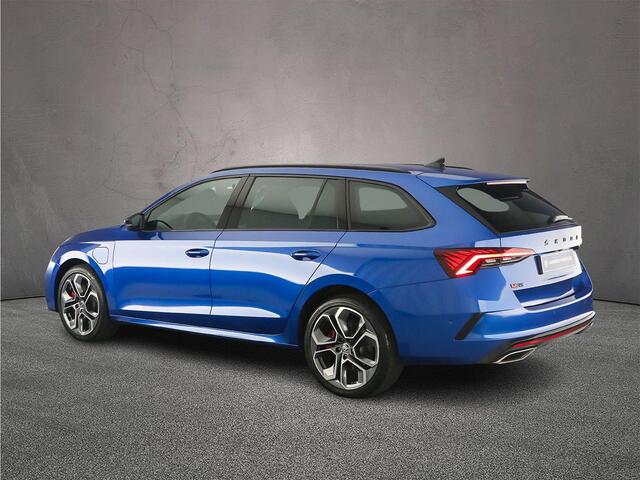 Skoda OCTAVIA Combi RS iV Business 1.4 TSI PHEV 245pk DSG Automaat Trekhaak, Adaptive cruise control, Head up display, LED matrix koplampen, Achteruitrijcamera, Verwarmde voorruit