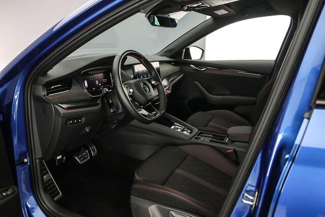 Skoda OCTAVIA Combi RS iV Business 1.4 TSI PHEV 245pk DSG Automaat Trekhaak, Adaptive cruise control, Head up display, LED matrix koplampen, Achteruitrijcamera, Verwarmde voorruit