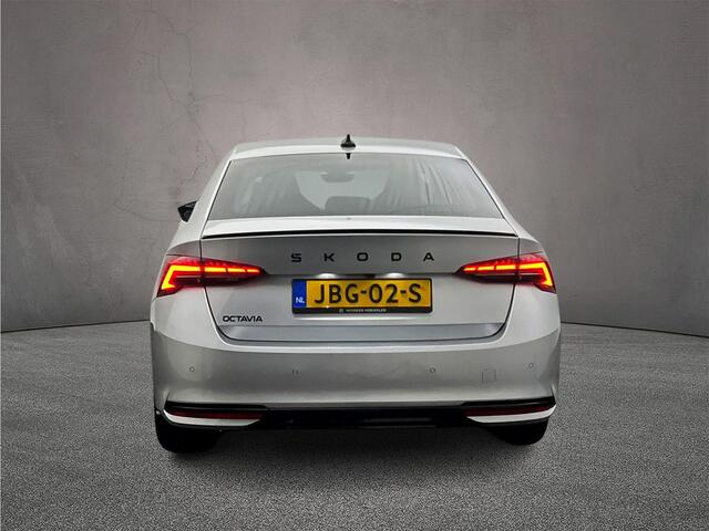 Skoda OCTAVIA Sportline Business 1.5 eTSI 150pk DSG Automaat Trekhaak, Achteruitrijcamera, Navigatie, Cruise control, Stuurwiel verwarmd, Stoelverwarming, Parkeersensoren