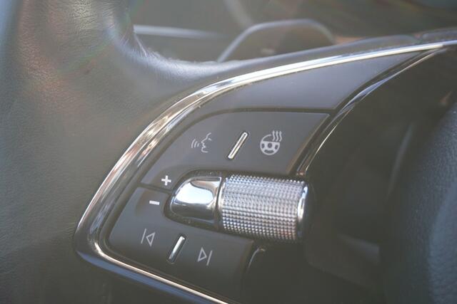 Skoda OCTAVIA Combi 1.0 e-TSI Automaat Edition Plus | TREKHAAK | STOEL/STUUR VERW. | LEDER/ ALCANTARA |