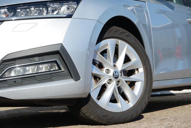 Skoda OCTAVIA Combi 1.4 TSI iV PHEV Business Edition | STOELVERW. | CAMERA | COCKPIT |