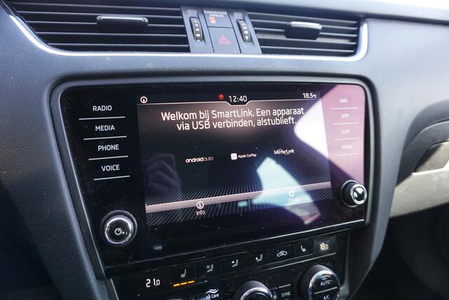 Skoda OCTAVIA Combi 1.0 TSI Automaat Clever Edition | PARELMOER WIT | TREKHAAK | STOELVERW. |