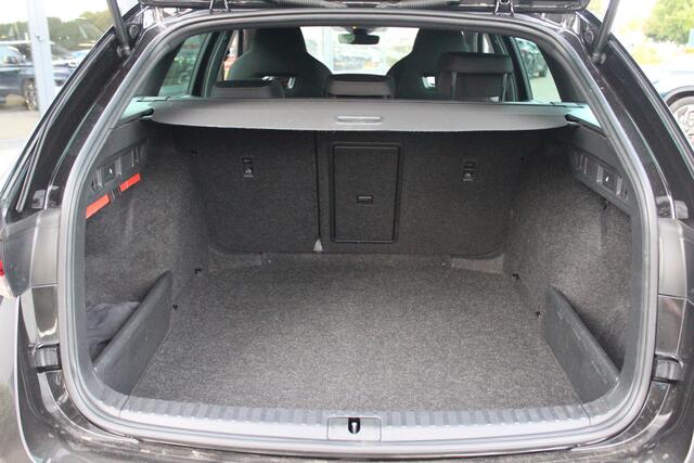 Skoda OCTAVIA Combi 1.5 e-TSI Sport Business