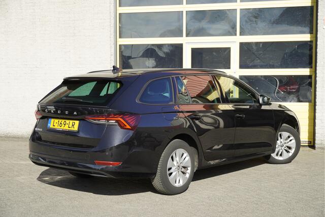 Skoda OCTAVIA Combi 1.0 TSI Business Edition BJ2021 Lmv 16" | Led V+A | Pdc | Navi | Dynamische knipperlichten | Elek. achterklep | App-Connect | Dashboard verlichting | Virtual cockpit | Climate control | Cruise control | Extra getint glas