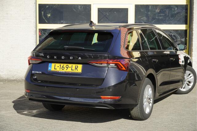 Skoda OCTAVIA Combi 1.0 TSI Business Edition BJ2021 Lmv 16" | Led V+A | Pdc | Navi | Dynamische knipperlichten | Elek. achterklep | App-Connect | Dashboard verlichting | Virtual cockpit | Climate control | Cruise control | Extra getint glas