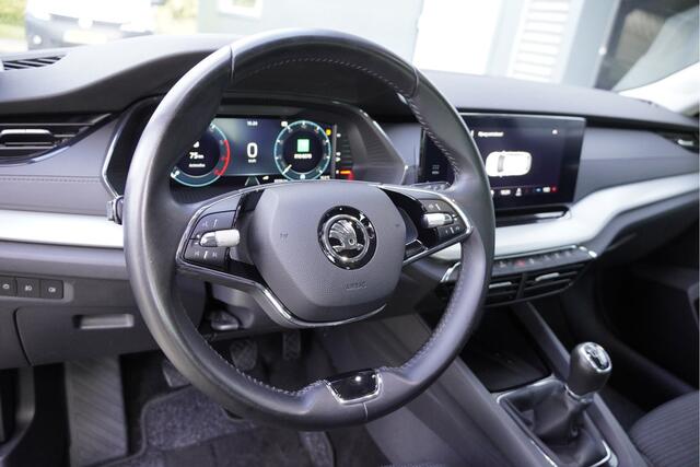 Skoda OCTAVIA Combi 1.0 TSI Business Edition BJ2021 Lmv 16" | Led V+A | Pdc | Navi | Dynamische knipperlichten | Elek. achterklep | App-Connect | Dashboard verlichting | Virtual cockpit | Climate control | Cruise control | Extra getint glas