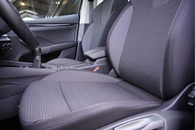 Skoda OCTAVIA Combi 1.0 TSI Business Edition BJ2021 Lmv 16" | Led V+A | Pdc | Navi | Dynamische knipperlichten | Elek. achterklep | App-Connect | Dashboard verlichting | Virtual cockpit | Climate control | Cruise control | Extra getint glas