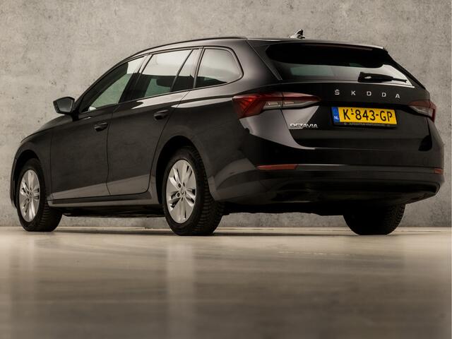 Skoda OCTAVIA Combi 1.0 TSI Sport (VIRTUAL COCKPIT, APPLE CARPLAY, GROOT NAVI, GETINT GLAS, SPORTSTOELEN, LED KOPLAMPEN, KEYLESS, DAB+, NIEUWSTAAT)