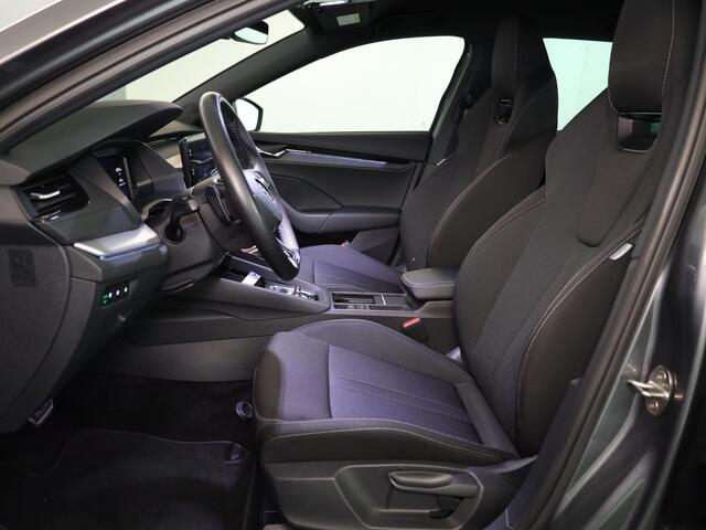 Skoda OCTAVIA Combi 1.0 e-TSI Sport Business 110 pk Automaat (DSG) | Verlengde garantie | Navigatie | Parkeersensoren | LED koplampen | Apple Carplay/Android Auto |