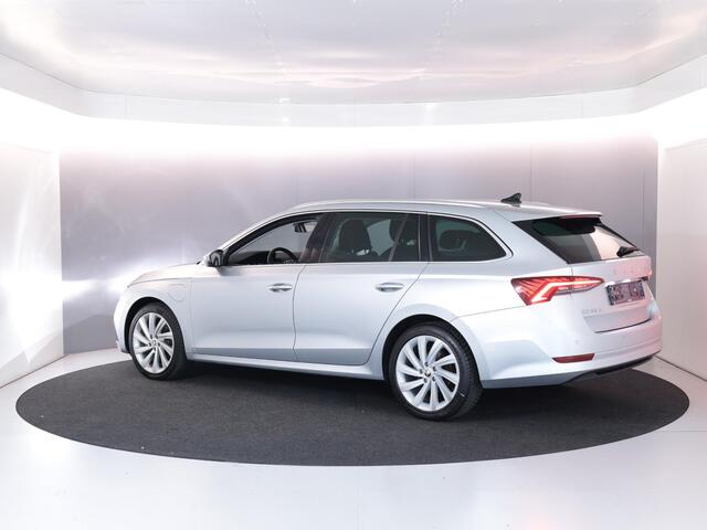 Skoda OCTAVIA Combi 1.4 TSI iV PHEV Style 204 pk Automaat (DSG) | Navigatie | Parkeersensoren | Autom. airco (3 zones) | Elektr. voorstoelen met memory | Stoelverwarming v/a | Head-up display |