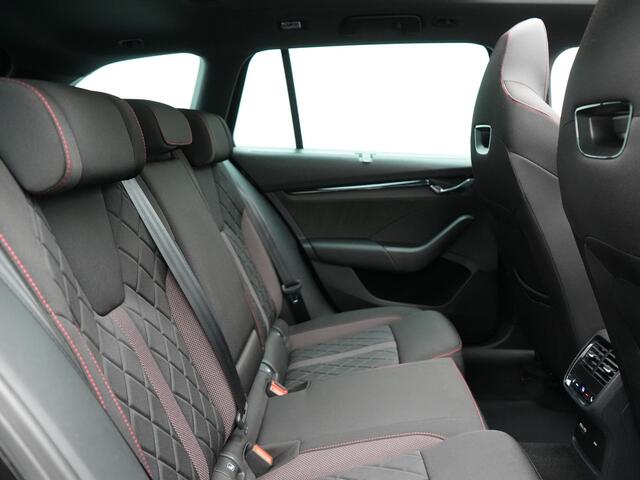 Skoda OCTAVIA 1.4 TSI RS iV Plug In Hybrid 245pk Dealer O.H. PHEV | Panodak | Head Up | Adaptive Cruise | Apple Carplay | Canton Audio | Crystal LED | RS Sportstoelen Verwarmd | Keyless | Front & Lane Assist | Sportstuur Verwarmd | Navigatie | DAB |