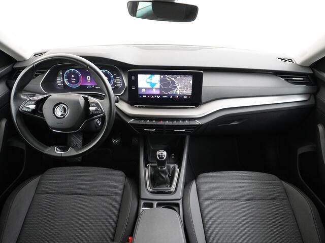 Skoda OCTAVIA Combi T 111PK Apple Carplay Android Trekhaak Virtual Cockpit Elek.Achtreklep Pdc Navi Ecc Cruise Control Business Edition Stoel+Stuurverwarming Lmv Sunset DAB Led Keyless 1e Eigenaar Origineel Nederlandse Auto 1300kg trekvermogen