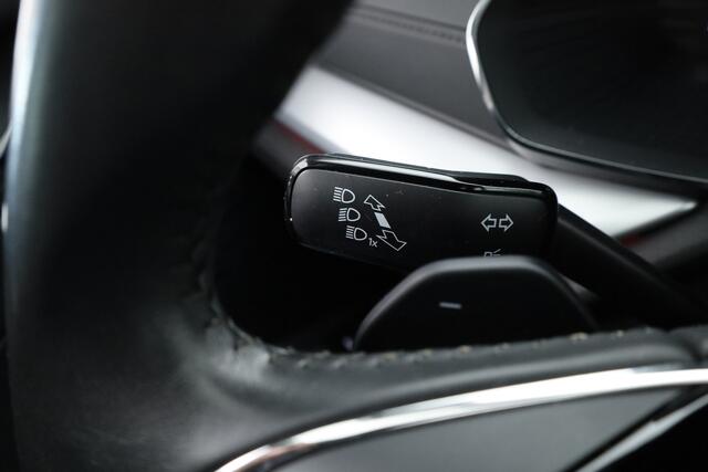 Skoda OCTAVIA Combi 1.5 e-TSI Sport Business | Adapt. Cruise | Pano | CarPlay | Massage | Keyless | Trekhaak 1500 kg | 4 Seasons