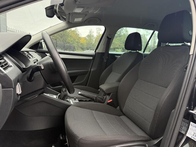 Skoda OCTAVIA Combi 1.2 TSI Greentech Style Navi,Clima,Cruise,PDC V+A,Stoelverwarming,Bluetooth,APK tot 05-2026