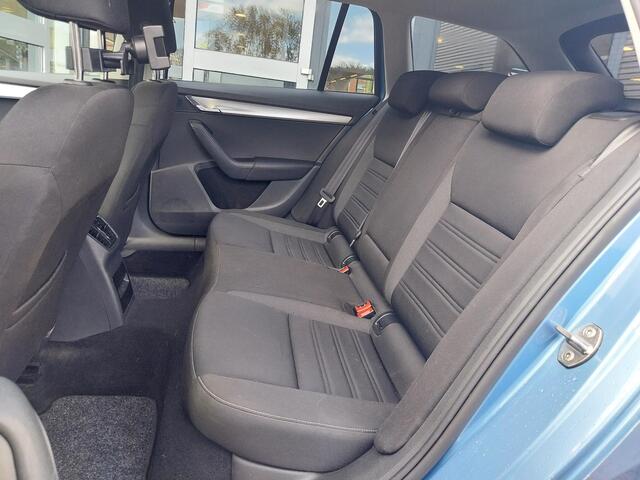 Skoda OCTAVIA Combi 1.0 TSI Greentech Ambition Business Automaat | Navigatie | Trekhaak | Privacy Glass |