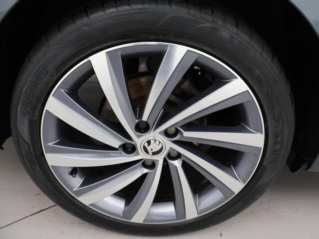 Skoda OCTAVIA Combi 1.5 e-TSI AUT. + 18 INCH | ADAPTIVE CRUISE | LED | VIRTUAL COCKPIT | SFEERVERLICHTING | CAMERA | CARPLAY | STOELVERW.