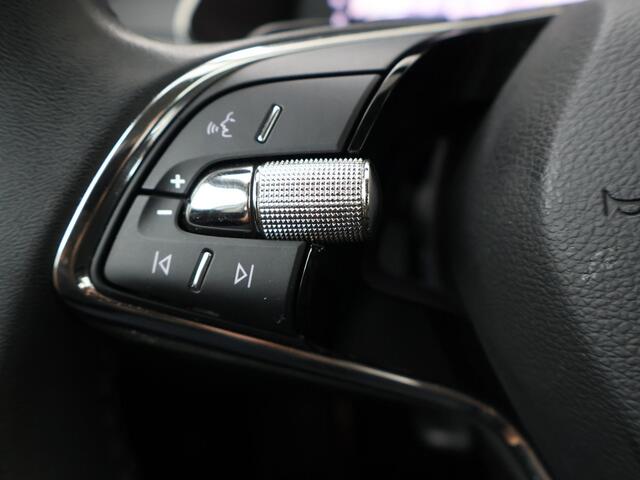 Skoda OCTAVIA Combi 1.0 e-TSI Ambition | 110 PK | Automaat | Trekhaak wegklapbaar | Navigatiesysteem |