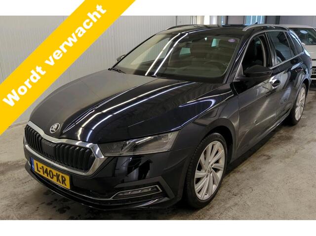 Skoda OCTAVIA Combi 1.0 e-TSI Automaat Business Edition Plus Navigatie Panoramadak Trekhaak Camera Carplay Keyless Stoel + Stuur verwarming 18 Inch Velgen Getint Glas NL Auto Alcantara 1/2 Leder NL Auto 1e Eigenaar