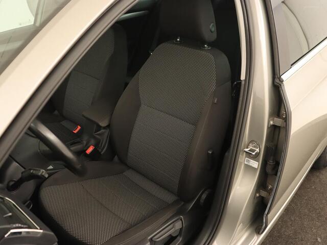 Skoda OCTAVIA 1.0 TSI Ambition | 1e eigenaar | Stoelverwarming | Trekhaak | Verwarmde voorruit | DAB | Navigatie | Parkeerhulp | Climate control | Cruise control | Getint glas