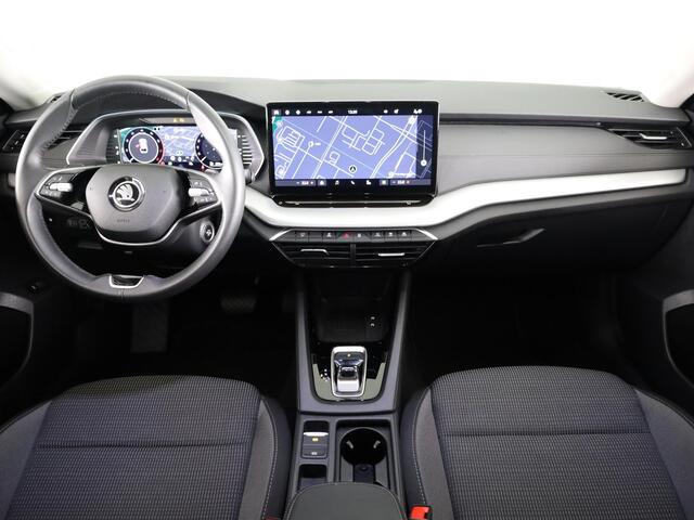 Skoda OCTAVIA Combi 1.5 TSI MHEV Business Edition 115pk DSG | Facelift | Verlengde Garantie | Trekhaak wegklapbaar | Carplay | Achteruitrijcamera | Elek inklapbare buitenspiegels | Elek bedienbare achterklep |