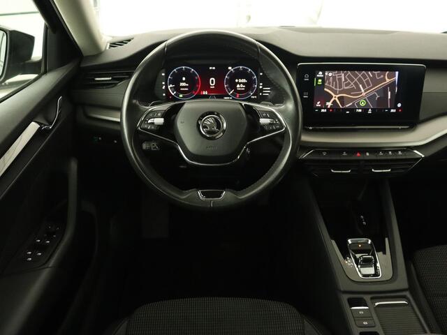 Skoda OCTAVIA 1.0 e-TSI Business Edition | Trekhaak | Adaptive cruise | Carplay | Navigatie | Stuurverwarming | Parkeerhulp | Digital Cockpit | Full LED