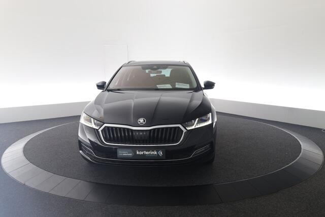 Skoda OCTAVIA Combi 1.5 TSI First Edition | Trekhaak | Pano | Stoelverwarming