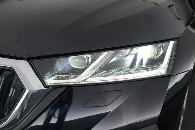 Skoda OCTAVIA Combi 1.5 TSI First Edition | Trekhaak | Pano | Stoelverwarming