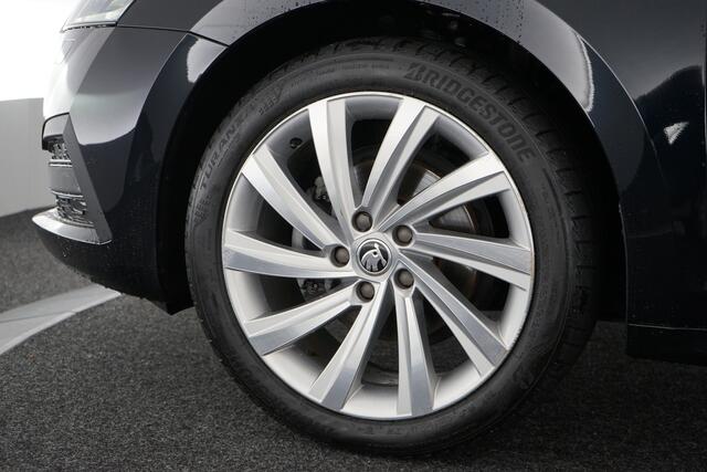 Skoda OCTAVIA Combi 1.5 TSI First Edition | Trekhaak | Pano | Stoelverwarming