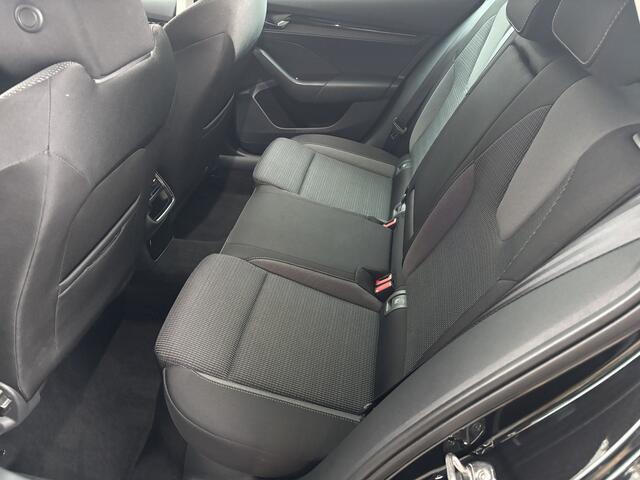 Skoda OCTAVIA Combi 1.0 TSI Business Edition Plus | Navigatie | Camera | Climate Control | Cruise Control | 17 Inch Lm velgen