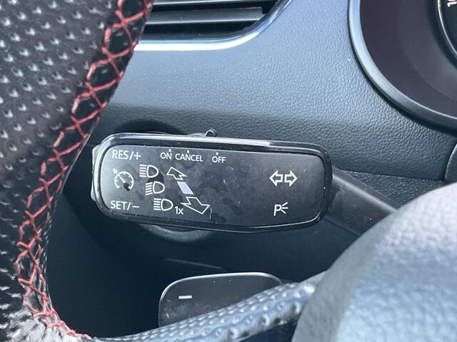 Skoda OCTAVIA Combi 2.0 TSI RS 245PK Sportzetels Nav/Cam Carplay Stoelverw Elek.Klep Race-Blue Voll.Onderhouden!