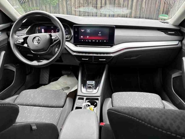 Skoda OCTAVIA Combi 1.4 TSI iV 204pk PHEV Ambition / Massage / Camera / 18 inch l.m. / Wordt Verwacht