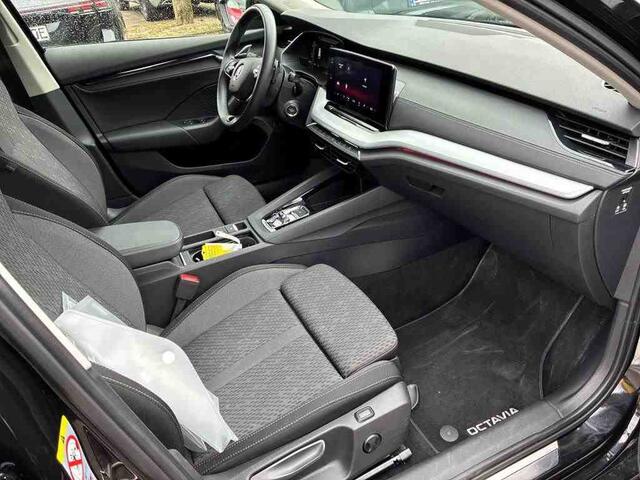 Skoda OCTAVIA Combi 1.4 TSI iV 204pk PHEV Ambition / Massage / Camera / 18 inch l.m. / Wordt Verwacht