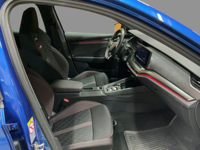 Skoda OCTAVIA Combi 1.4 TSI RS iV PHEV Business 245pk | Stoelverwarming | Achteruitrijcamera