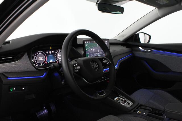 Skoda OCTAVIA Combi 1.5 TSI MHEV Business Edition Plus Trekhaak/Camera/Adapt. Cruise...