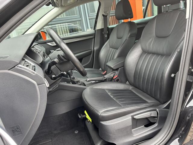 Skoda OCTAVIA Combi 1.5 TSI Greentech Business Edition Plus / Lederen Bekleding / Trekhaak / Digital Cokcpit / Navi /