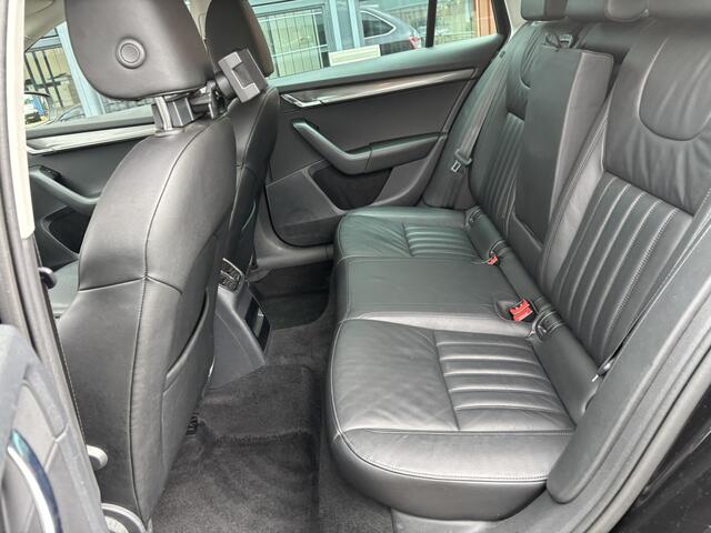 Skoda OCTAVIA Combi 1.5 TSI Greentech Business Edition Plus / Lederen Bekleding / Trekhaak / Digital Cokcpit / Navi /