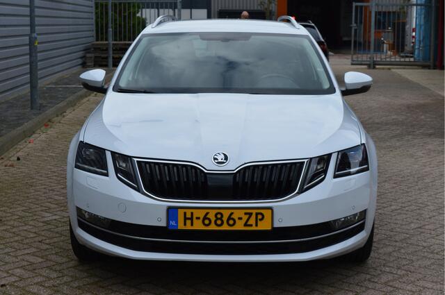 Skoda OCTAVIA Combi 1.5 TSI Greentech Business Edition Plus O.a: Leder, Stoelverw, Camera, Haak, PDC, Carplay, Etc. All-in Prijs!
