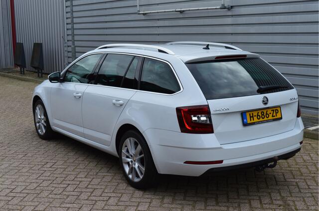 Skoda OCTAVIA Combi 1.5 TSI Greentech Business Edition Plus O.a: Leder, Stoelverw, Camera, Haak, PDC, Carplay, Etc. All-in Prijs!