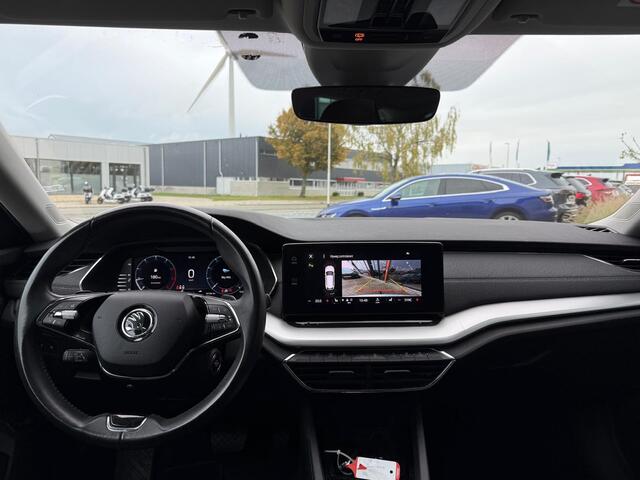 Skoda OCTAVIA Combi 1.5 e-TSi 150 Pk Automaat Business Edition Plus | Matrix LED | Panoramadak | Camera | Trekhaak | Travel Assist | Climate | 18 Inch | 69.188 Km!!