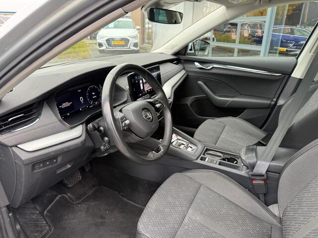 Skoda OCTAVIA Combi 1.5 e-TSi 150 Pk Automaat Business Edition Plus | Matrix LED | Panoramadak | Camera | Trekhaak | Travel Assist | Climate | 18 Inch | 69.188 Km!!