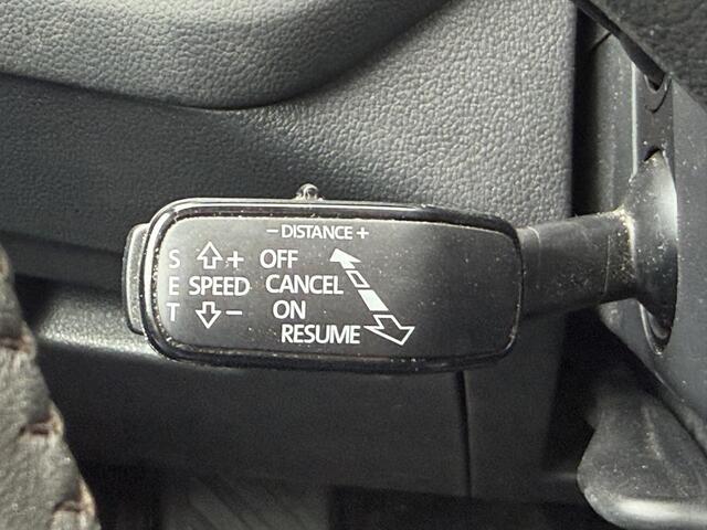 Skoda OCTAVIA Combi 1.5 e-TSi 150 Pk Automaat Business Edition Plus | Matrix LED | Panoramadak | Camera | Trekhaak | Travel Assist | Climate | 18 Inch | 69.188 Km!!