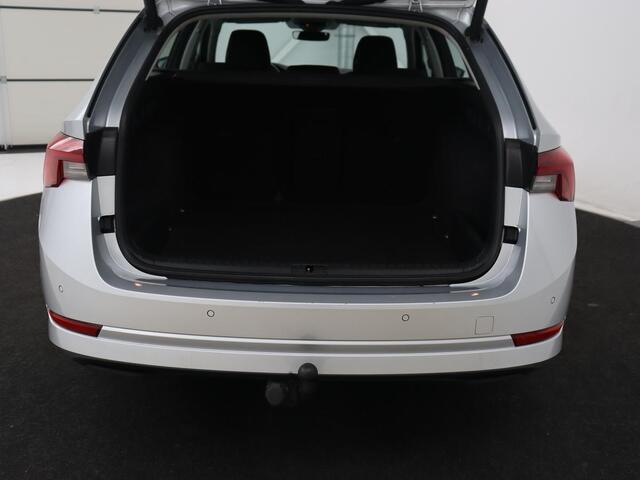 Skoda OCTAVIA 1.0 e-TSI Business Edition | Stoelverwarming | Trekhaak | Camera | Carplay | Virtual Cockpit | Navigatie | Cruise control