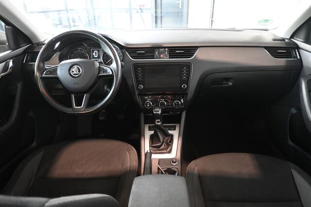 Skoda OCTAVIA 1.0 TSI Greentech Ambition Business Clima Navigatie Panoramadak Inruil Mogelijk!