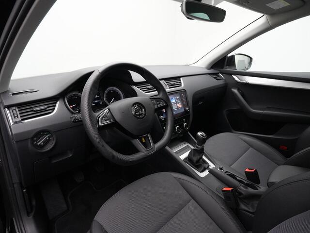 Skoda OCTAVIA 1.0 TSI 115 pk Ambition Business Plus | Navigatie | Stoelverwarming | Parkeersensoren achter | Leder/stof