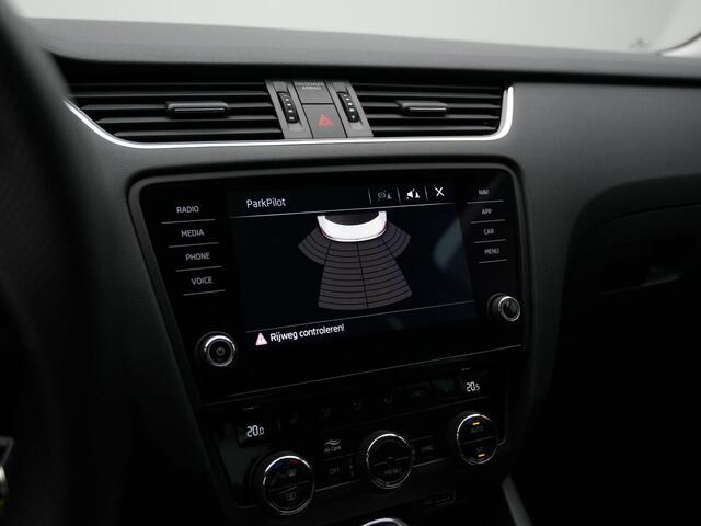 Skoda OCTAVIA 1.0 TSI 115 pk Ambition Business Plus | Navigatie | Stoelverwarming | Parkeersensoren achter | Leder/stof